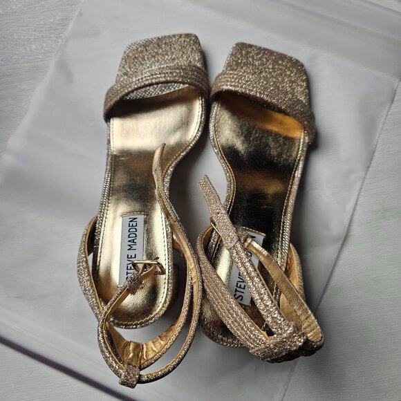 Steven Madden Lavnish in Metallic SZ 8M NWOT GOLD - Picture 2 of 6